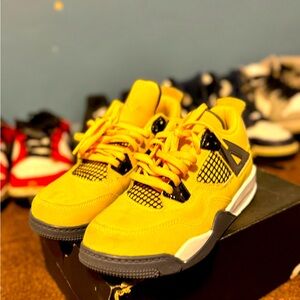 Jordan 4 thunder kids size 2